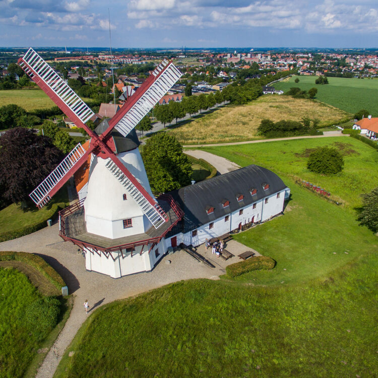 Dybbøl Mølle kan opleves med et Historisk Ophold på Hotel Nørherredhus